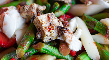 Oliven-Tofu mit Spargel und Erdbeeren