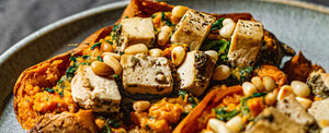 Gefüllte Süßkartoffel mit Spinat & Kräuter-Tofu
